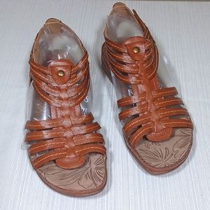 Sz 7 Wear Ever Strappy Dark Tan Sandals